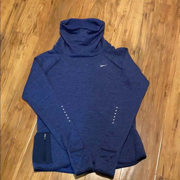 Nike Tops - NIKE DRI-FIT LONGSLEEVE🌿